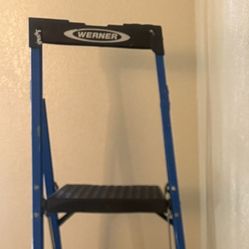 Ladder 5.5 Ft Come Pick Up Today Only