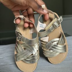 Gold Sandals for girls. Gently used and comfy!Size 9M