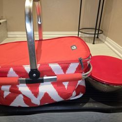 Vintage Igloo Picnic Basket With Glass Containers