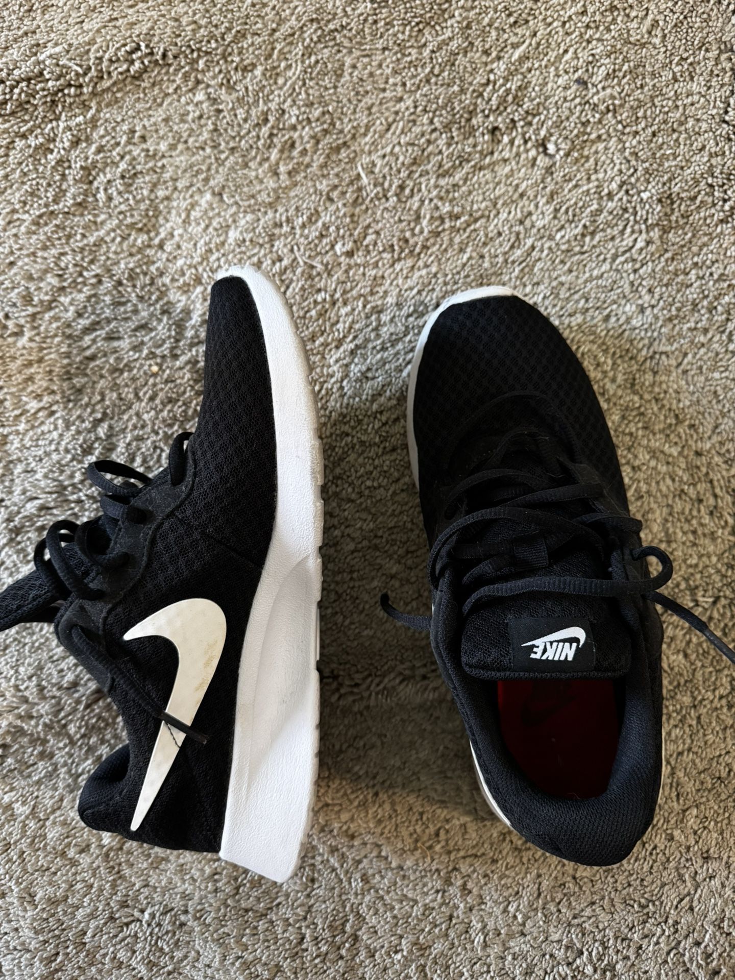 Women’s Nike Tennis Shoes