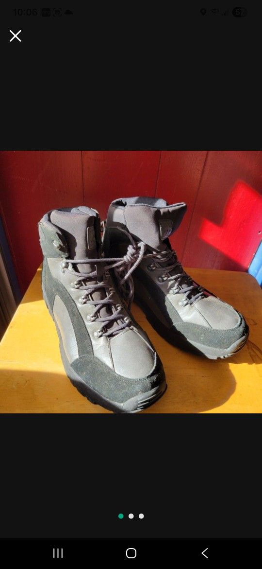 Mens Snow Boots Size 9
