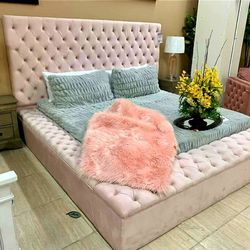🍂$39 Down Payment 🍂BLISS VELVET KING BED (3 BOXES) PINK
by Meridian