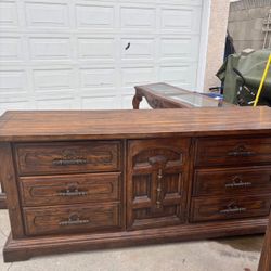 Dresser 