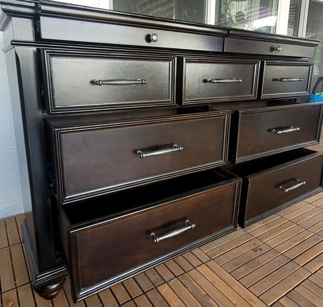 Lovely Dark Brown Dresser for Sale in Grand Terrace, CA OfferUp