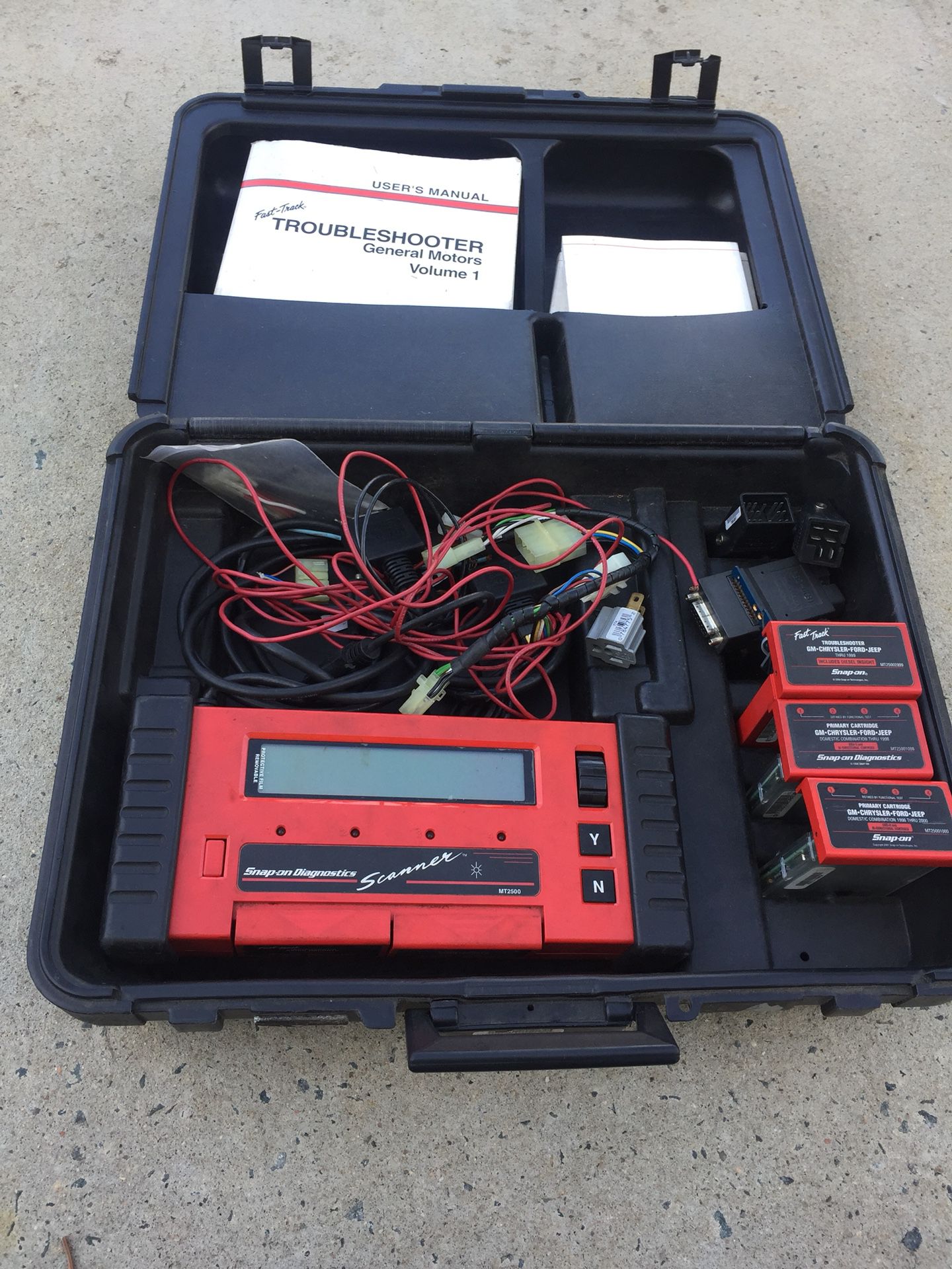 Snap on diagnostic tool with case.