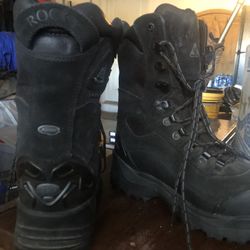 Snow boots size 7m