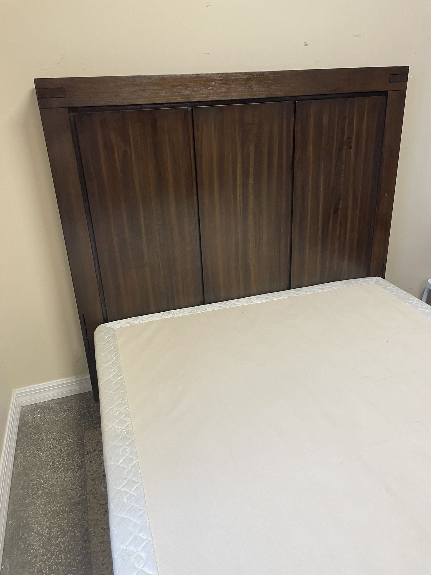 Full Bed Headboard Boxspring & Rails ๐ Extra