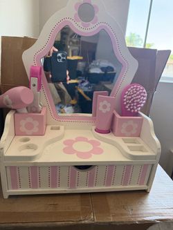 Play toy vanity