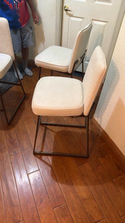 3 barstools