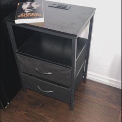 Dresser With 4 Charging Units