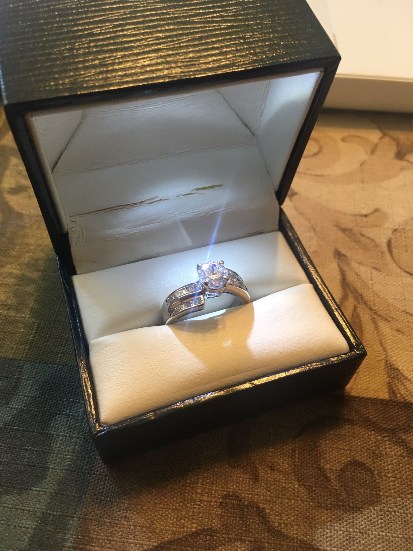 14K White Gold Ladies Ring