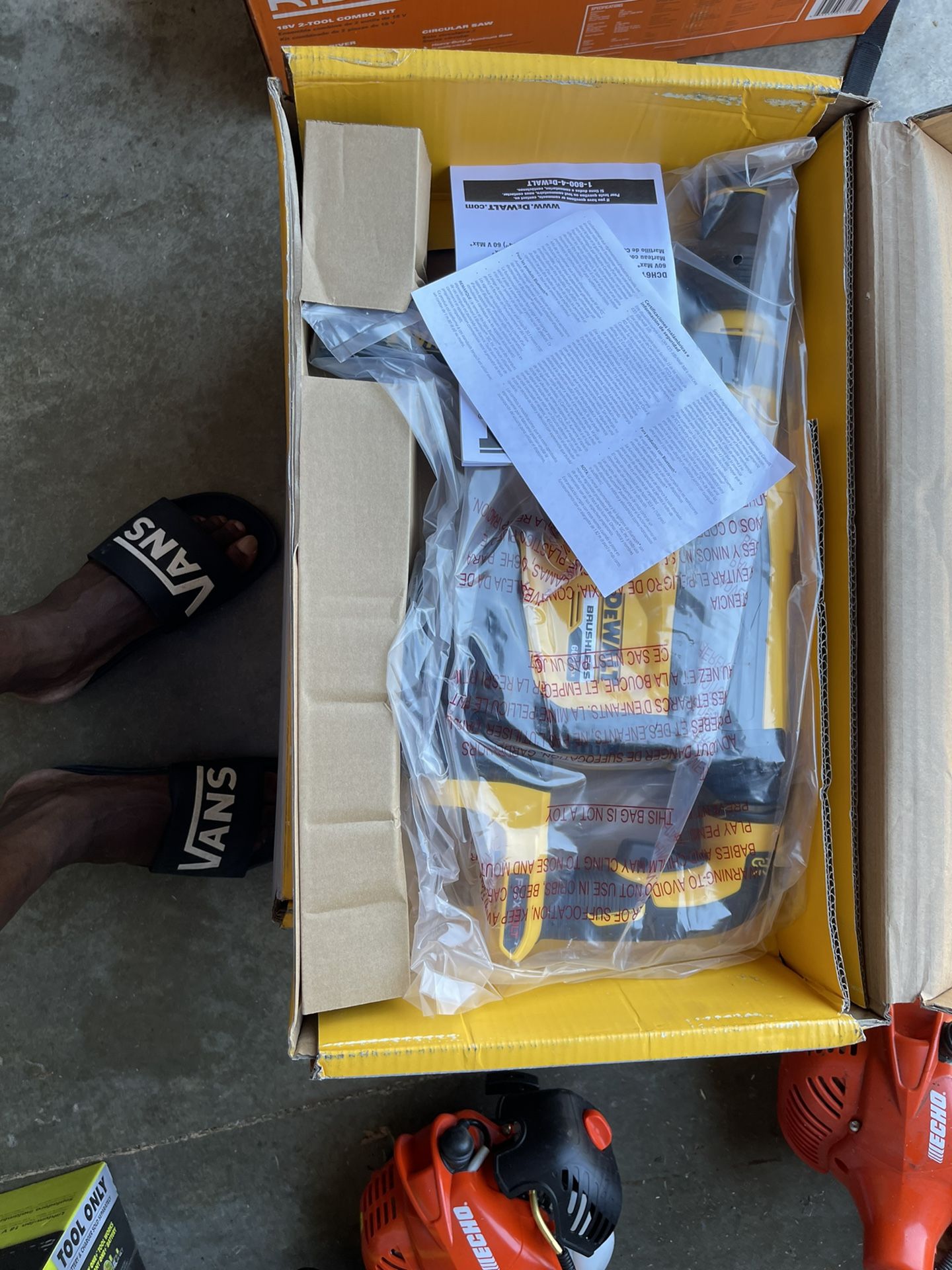 DEWALT ROTARY HAMMER