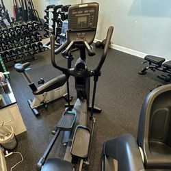 Precor EFX® Elliptical – Commercial Grade – Like New