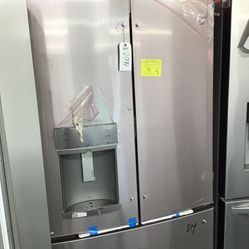 New Scratch And Dent GE 28 Cu Ft Stainless Steel French Door Fridge. 1 year Warranty 