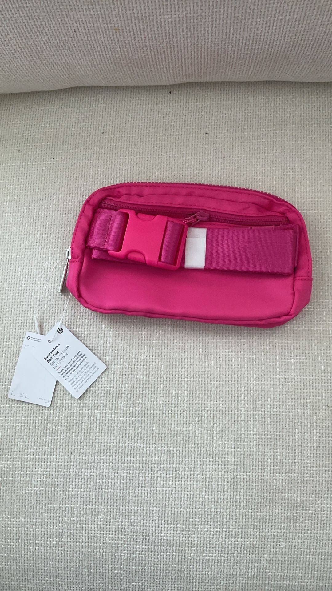 Lululemon Everywhere Belt Bag/Crossbody Bag size:1L color:HOT PINK