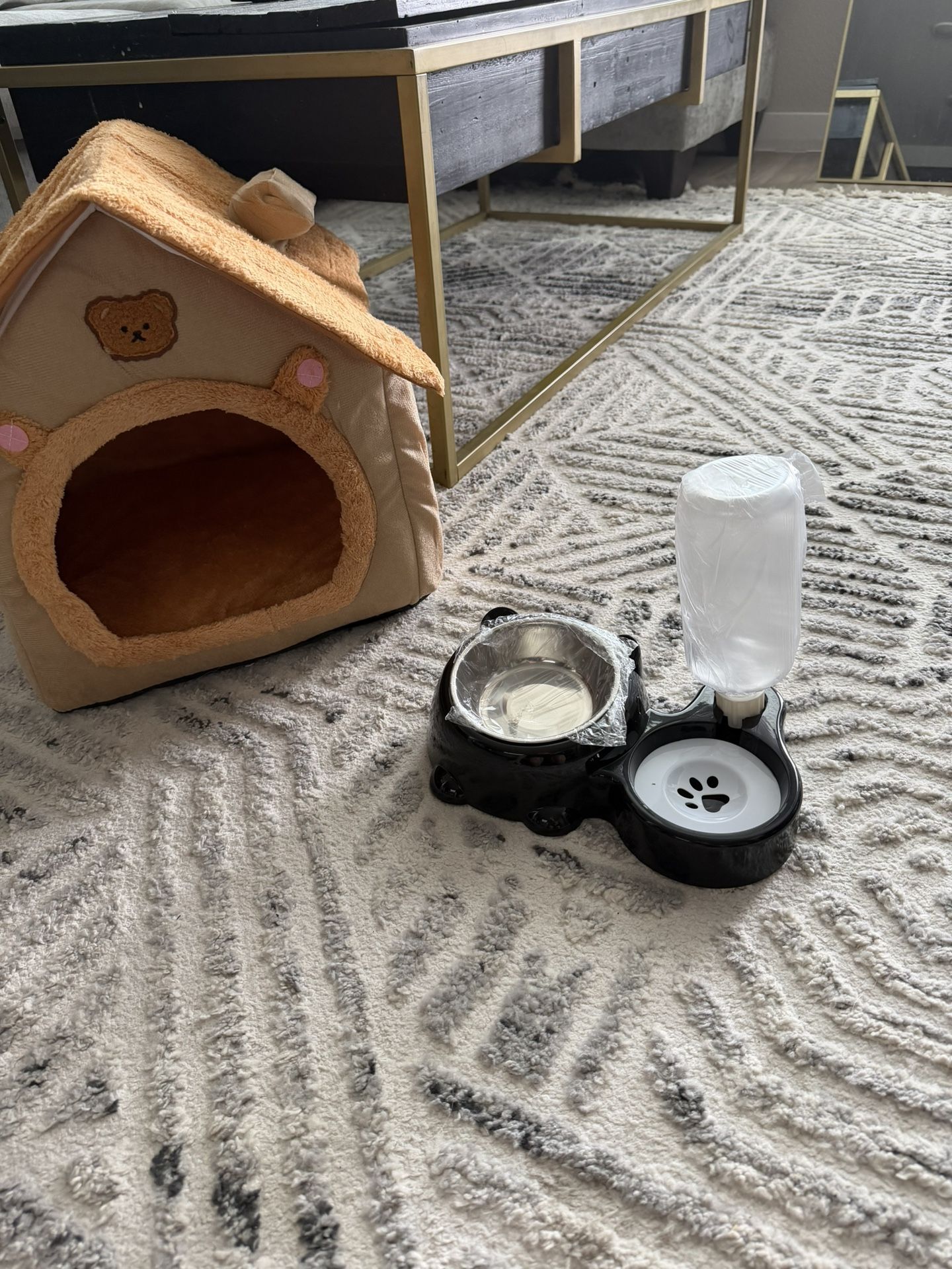 Brand New Pets Feeder
