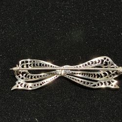 Art deco 10k white gold bow pin brooch