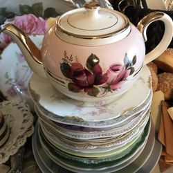 Vintage Teacups & Teapots ..Tea Parties🌸🍃