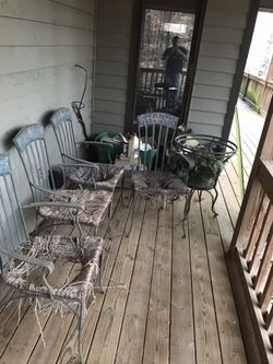 Beautiful Metal Table w Chairs