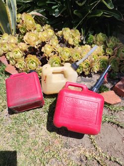 Lot of 3- 4 Oz gas cans