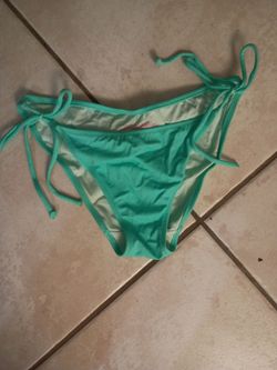 Victoria secret  vickini  don't fit me small
