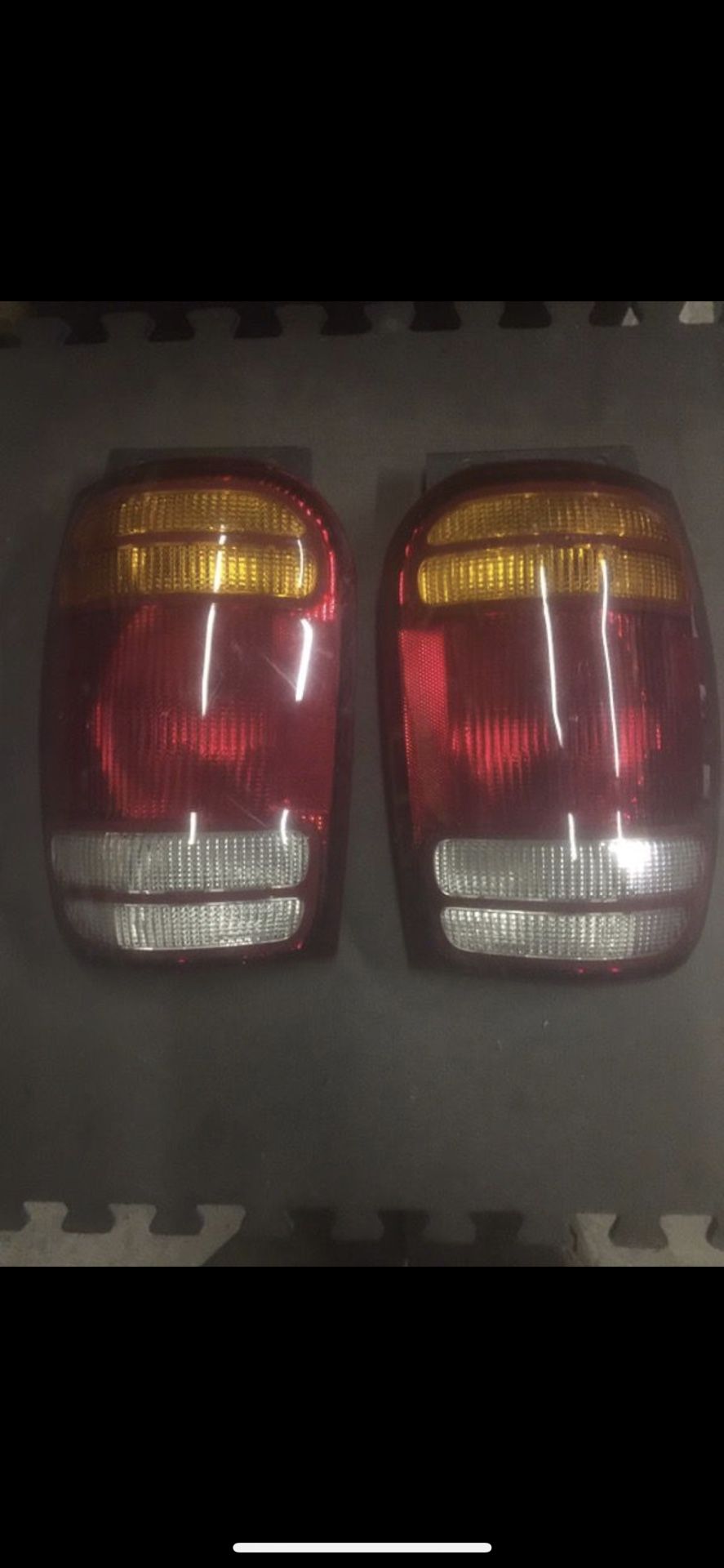 99-01 Ford Explorer original taillights
