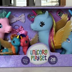 NEW Member's Mark Unicorn Playset 28-Pc – Glow-in-the-Dark Wings & Styling Accessories – Perfect Magical Gift!