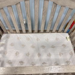 Crib With Mattress / Cuna Con Colchón 