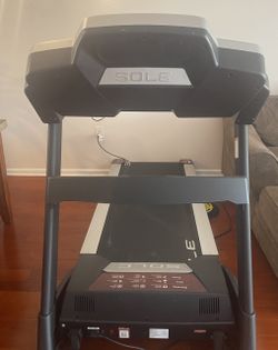 2020 Sole F80 Commercial Treadmill Excellent Condition with Mat - South Brunswick Township, NJ