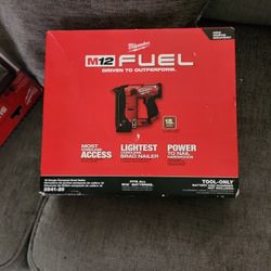 Milwaukee
M12 FUEL 12-Volt Lithium-Ion Brushless Cordless 18-Gauge 1-1/2 in. Compact Brad Nailer (Tool Only)