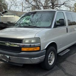 Chevrolet Express 3500  15 Passenger Van