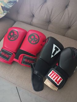 Set of boxing gloves like new