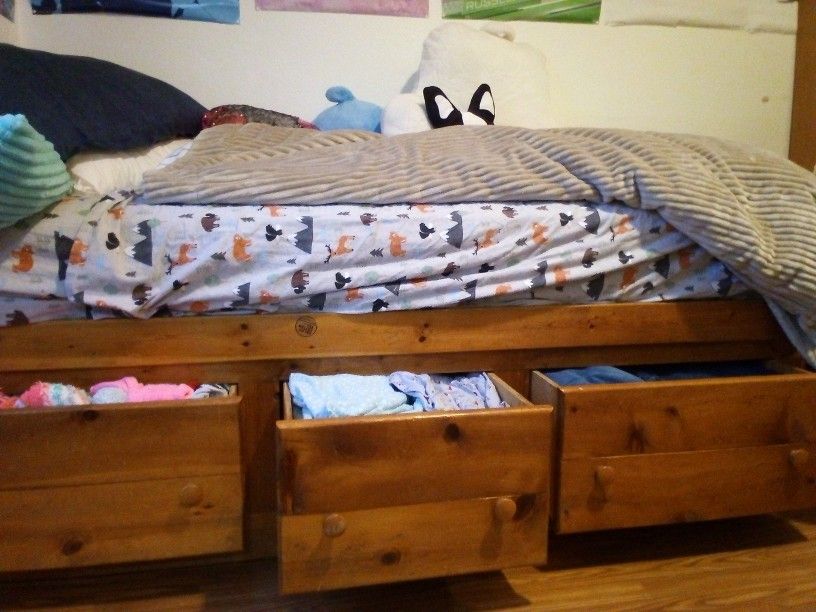 Twin Capts. Bed Oak New Mattress New Bookshelf Bed End
