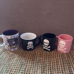 4 Halloween Mugs 