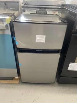 New Frigidaire 3.1 Cu Ft Compact 2 Door Retro Mini Refrigerator In stainless steel / Scratch and Dent