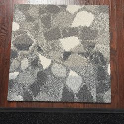 Carpet Floor -https://offerup.com/redirect/?o=Rmxvci5jb20=