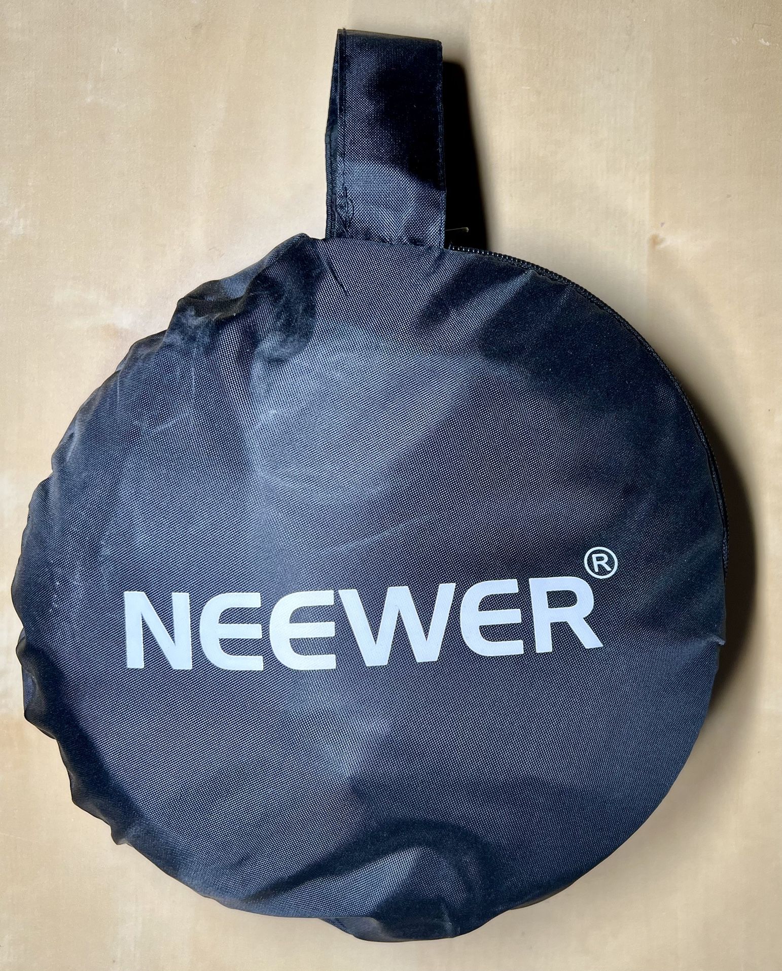 For Sale: Neewer Collapsible Softbox Diffuser w/ Honeycomb Grid (Open Box)