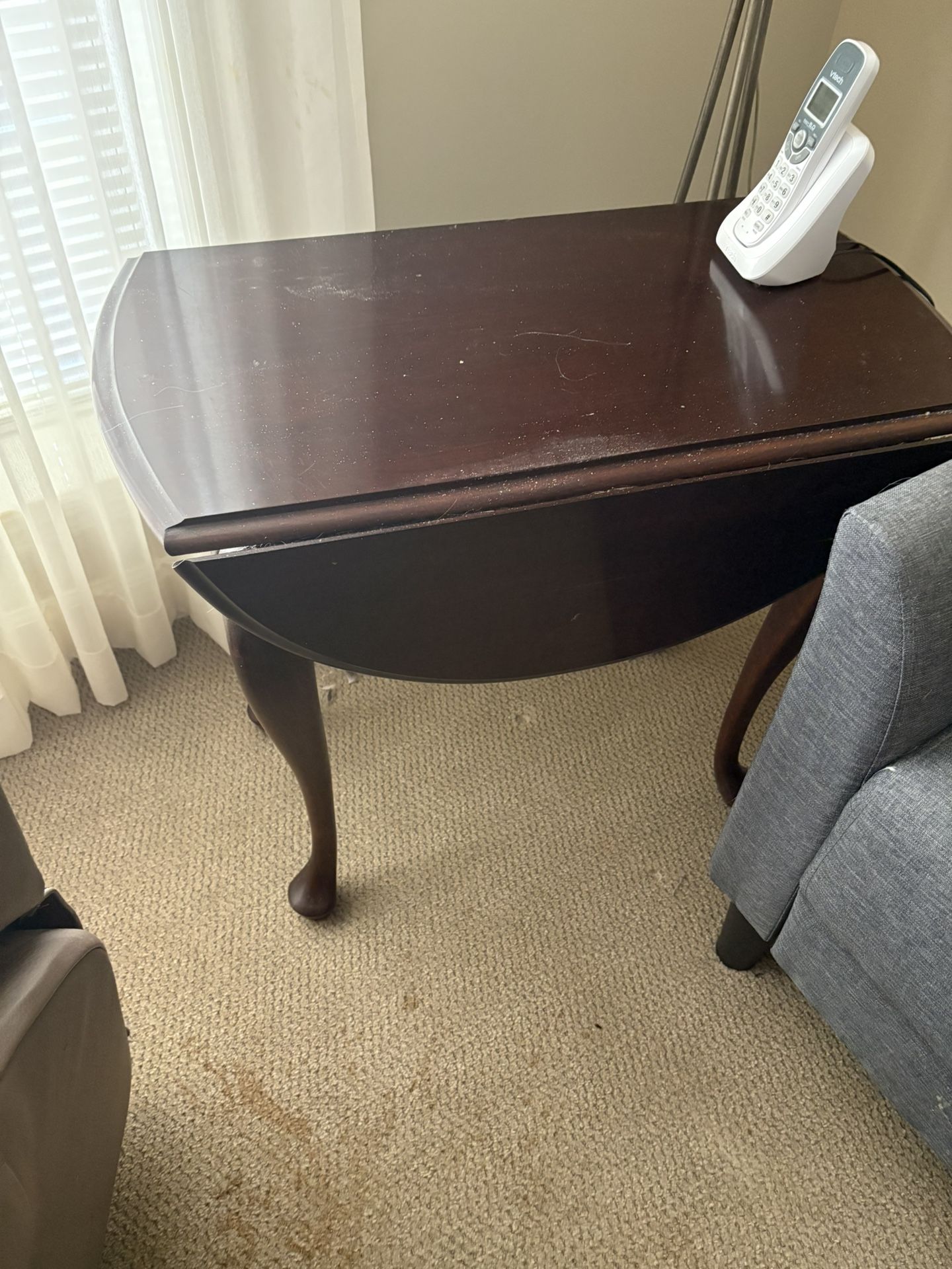End Table Side Can Go Up To Make A Circle