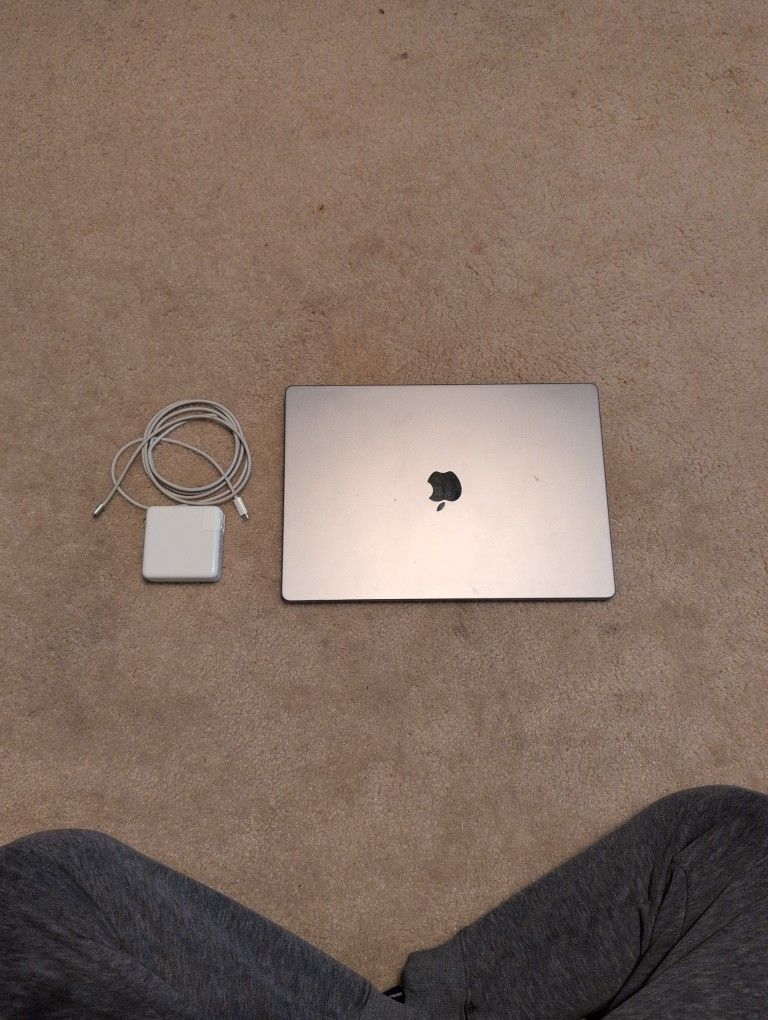 Apple M1 Pro Macbook