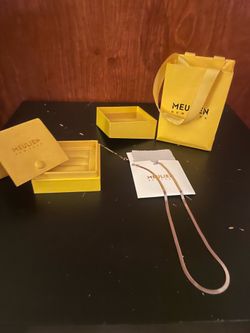 9.25 stealing silver necklace