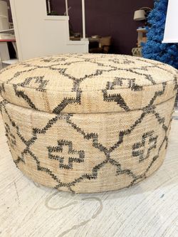 Round Accent Centerpiece, Decor