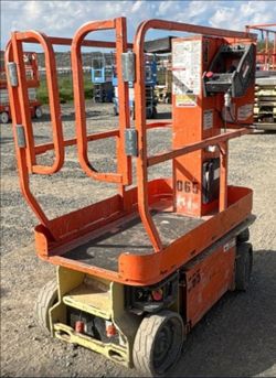 Price Just Lowered.. have 6 scissor lifts ( vertical mast lifts)