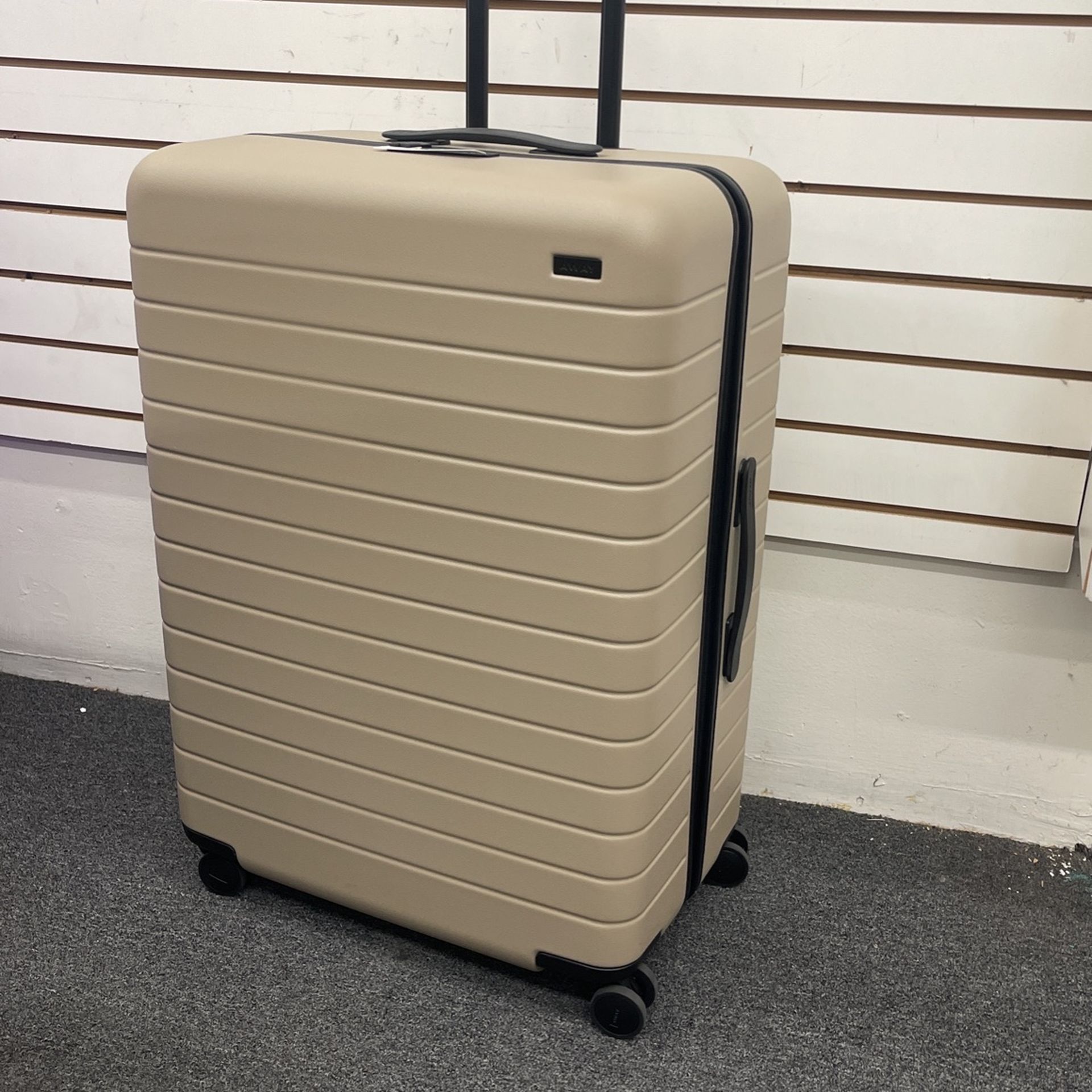 Luggage Away New Sand Beige Large 28 TSA Lock High Quality