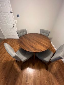 Round Dining Table with 4 Chairs