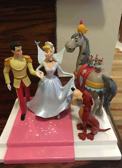 Disney happily ever after Cinderella figurine