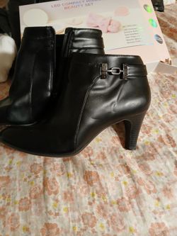 New Bandolino Blk Leather Boots Ankle Style