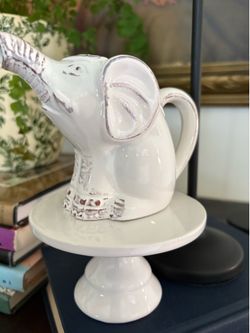 Adorable elephant creamer