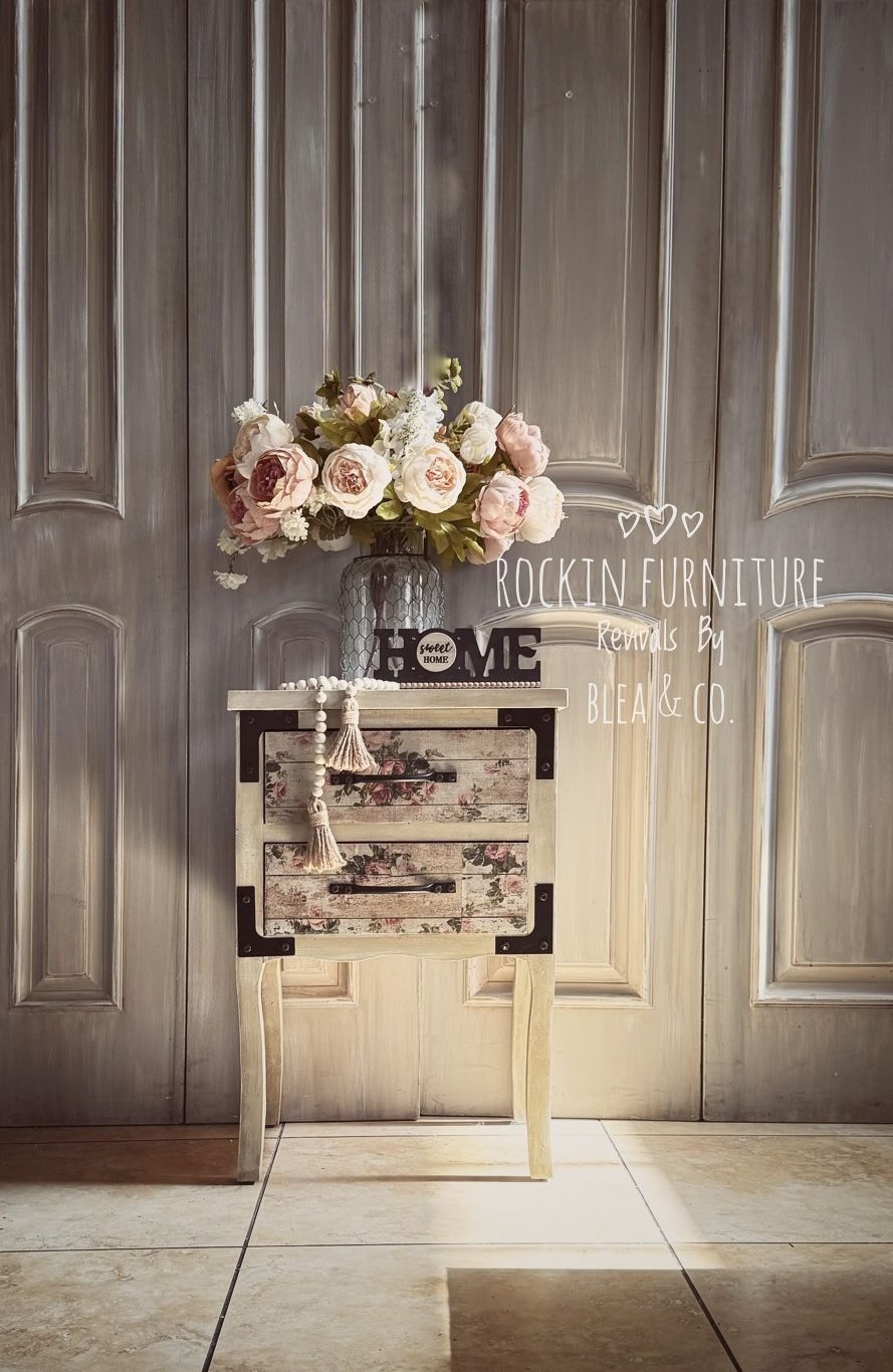 End Table/ Side Table/ Nightstand