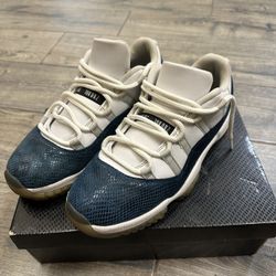 Jordan 11 Retro Low Snake Navy 