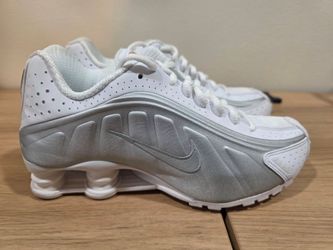 Nike Shox R4 - White/Metallic Silver - Men's 7 - Brand New